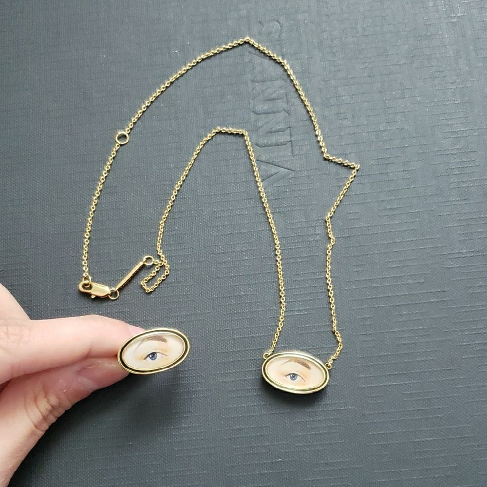 Elegant Gold Eye Pendant Necklace